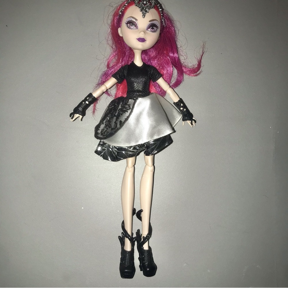 Special Edition Ever After High Dragon Games Teenage Evil Queen Doll